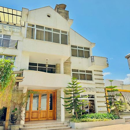 Social House Bed & Breakfast Addis Ababa Bagian luar foto