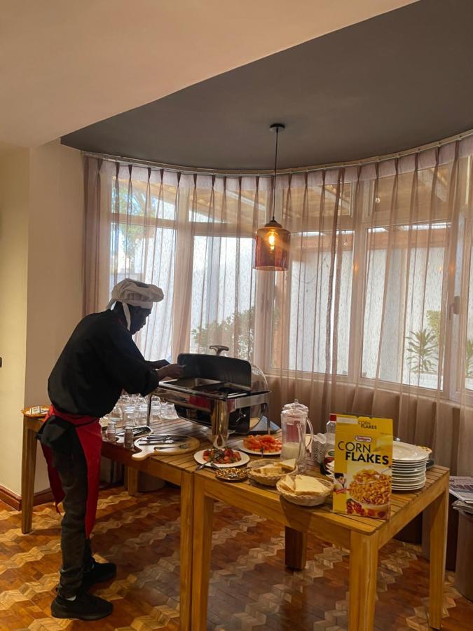 Social House Bed & Breakfast Addis Ababa Bagian luar foto