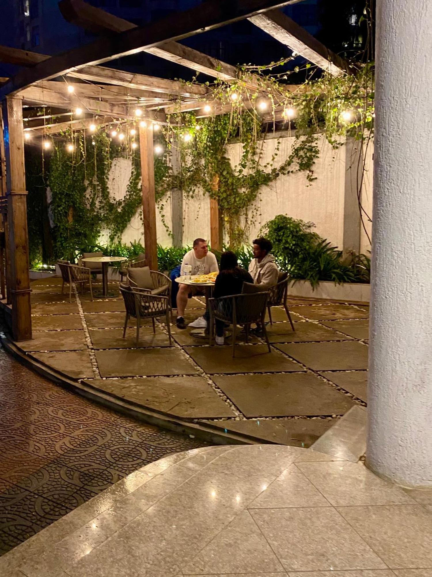 Social House Bed & Breakfast Addis Ababa Bagian luar foto