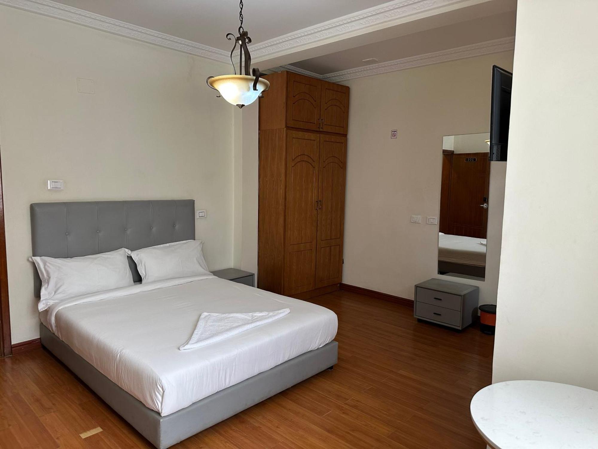 Social House Bed & Breakfast Addis Ababa Bagian luar foto